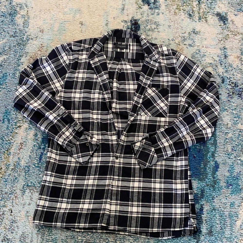 Black and white patterned Zane robe top used twice